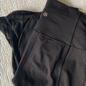 Lululemon Capri tights, calf mesh detail. Size 6.